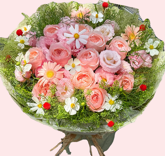 11朵粉紅玫瑰花配洋甘菊和小白花