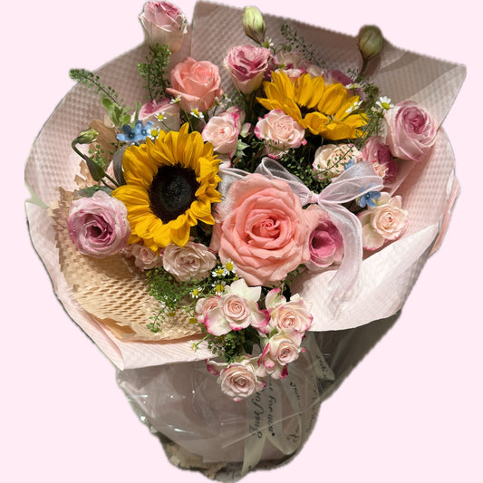 向日葵玫瑰花配洋甘菊花束